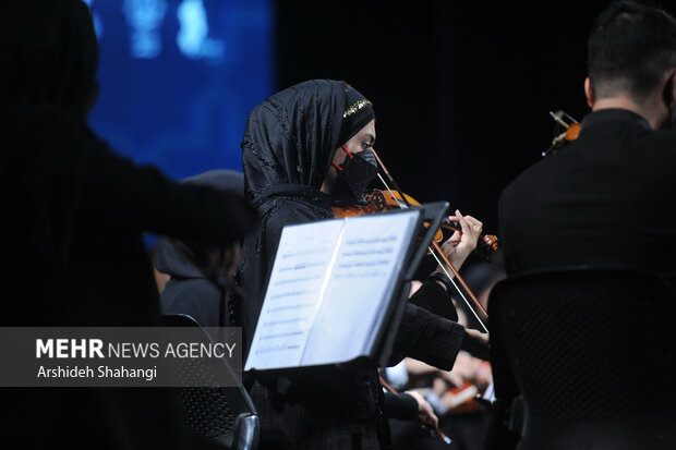 پنجمین شب جشنواره موسیقی فجر با اجرای کنسرت ارکستر نغمه باران در تالار وحدت برگزار شد