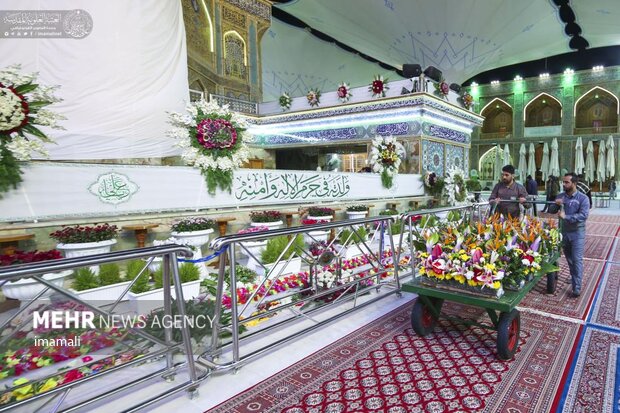 Decorating Imam Ali (PBUH) holy shrine with flowers
