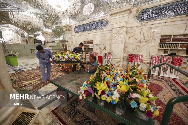 Decorating Imam Ali (PBUH) holy shrine with flowers
