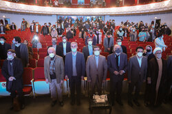 تئاتری‌ها با پوستر «موسیقی فجر» عکس بگیرند/ همه به دنبال وزیر!