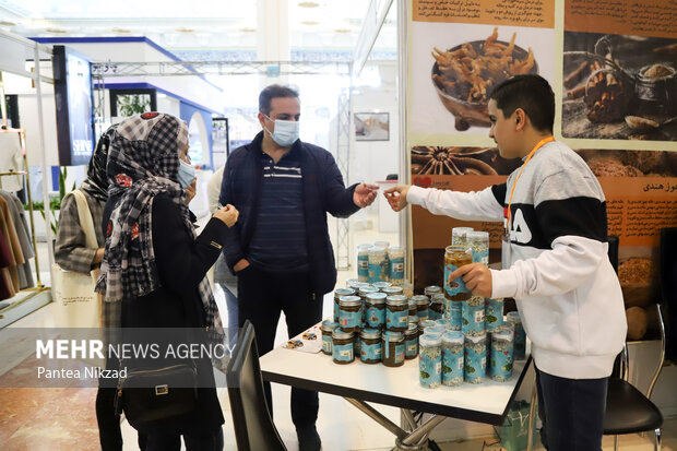 نخستین نمایشگاه دستاوردها و توانمندی‌های جهادی کشور در شبستان مصلی تهران دایر شد
