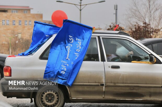 İran'da konvoylu kutlama