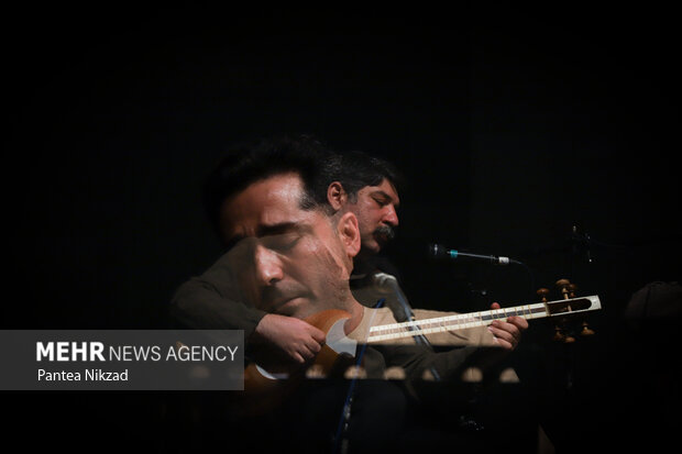 گروه‌ همیشه لحظه باران در هفتمین شب از سی و هفتمین جشنواره موسیقی فجر در فرهنگسرای ارسباران قطعاتی را اجرا کرد
