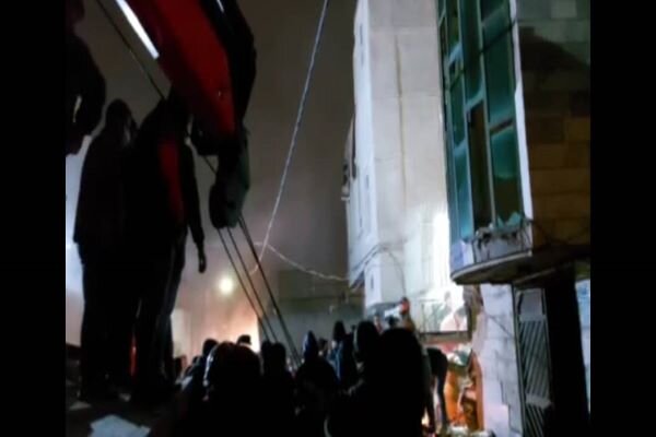 ۴ نفر از زیر آوار در یک واحد مسکونی در خیابان کوشش مشهد نجات یافت