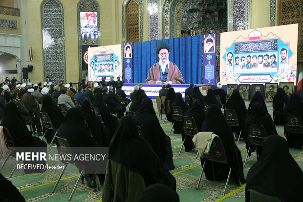 ارتباط تصویری جمعی از مردم آذربایجان شرقی با رهبر معظم انقلاب