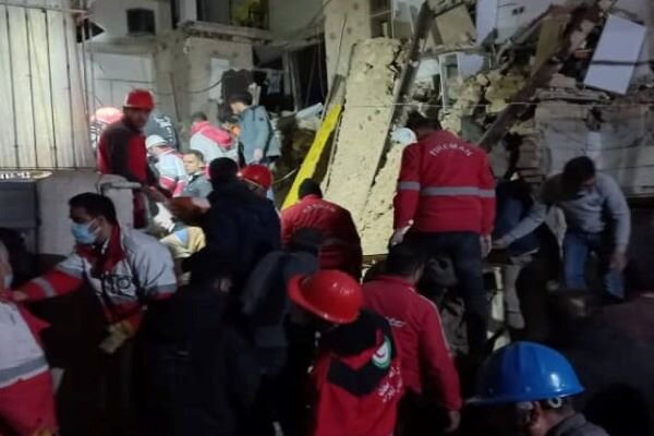 نجات ۸ نفر از آوار انفجار ساختمان مسکونی رباط کریم/۳ نفر فوت شدند
