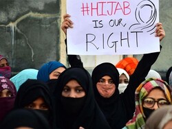 بھارتی ریاست کرناٹک میں مسلمان خاتون لکچرار نے حجاب اتارنے کے بجائے استعفی دیدیا