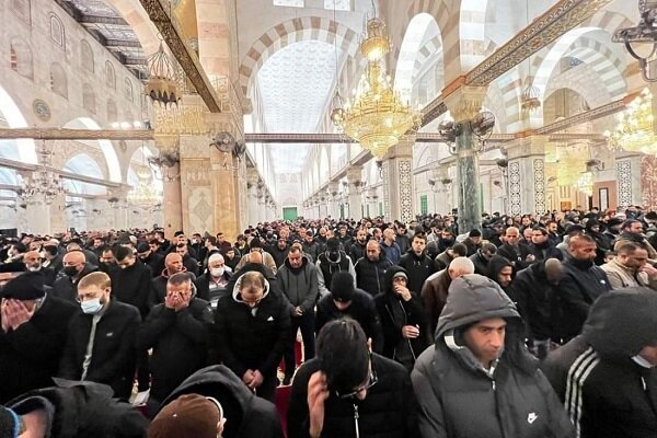 ۶۵ هزار فلسطینی با حضور در مسجدالاقصی نماز جمعه را اقامه کردند