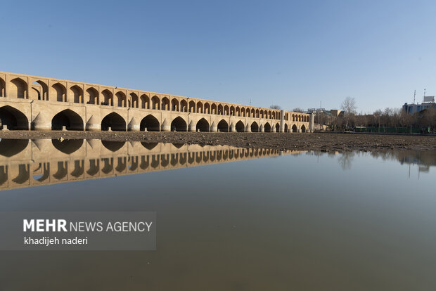 Water reflows into dried-up Zayanderud