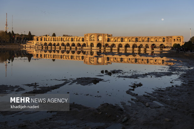Water reflows into dried-up Zayanderud