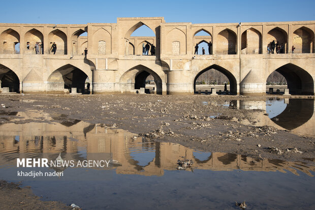 Water reflows into dried-up Zayanderud