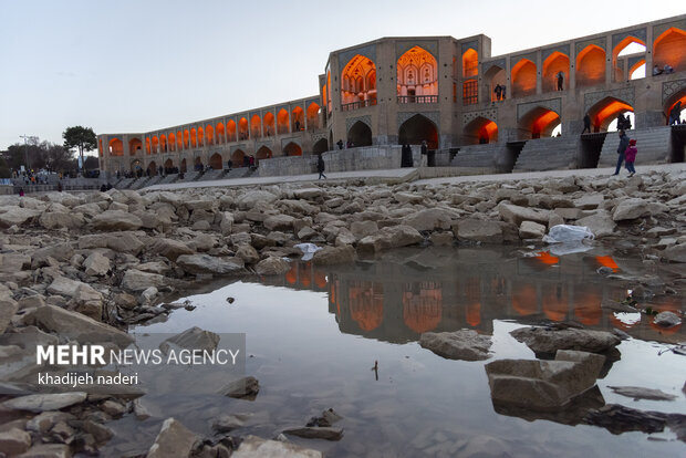 Water reflows into dried-up Zayanderud