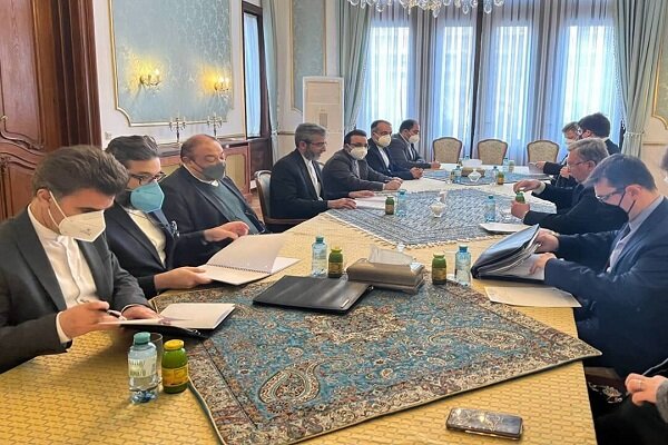 Iranian, Russian negotiating delegations hold talks in Vienna
