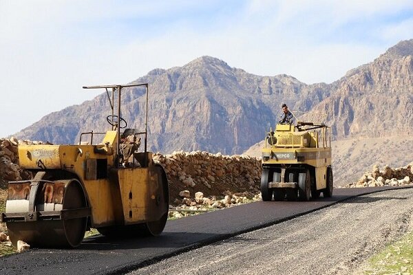 ۱۱۰ میلیارد تومان مطالبه پیمانکاران راهسازی در طبس پرداخت شد