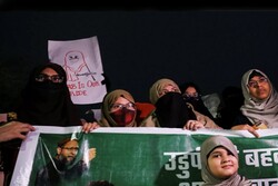 Hindistan'da hicap yasağı protesto edildi