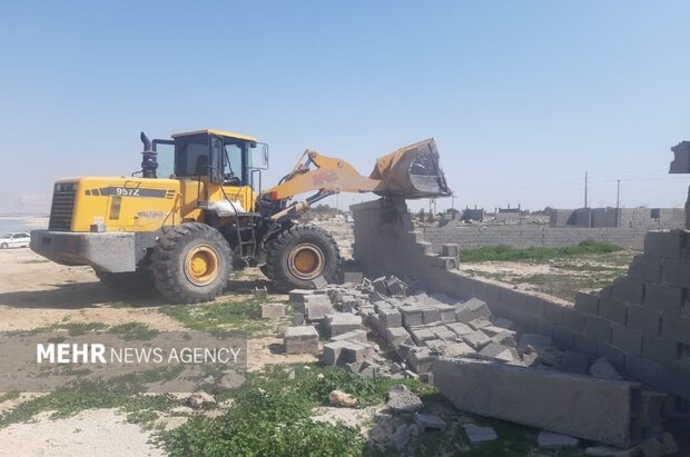 رفع تصرف بیش از ۵ هزار متر مربع از اراضی ملی و دولتی در جزیره قشم