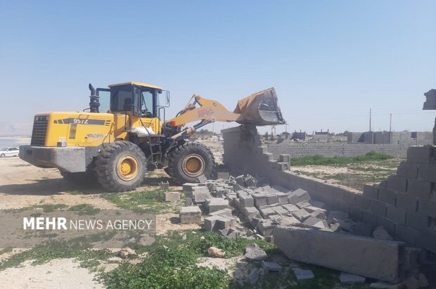 ۱۲۶ هزار و ۸۸۵ متر از اراضی ملی در ۲ روستای دماوند رفع تصرف شد