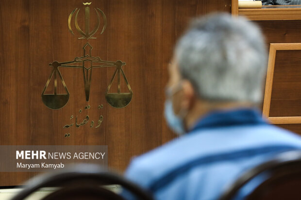 جمشید شارمهد سرکرده گروهک تروریستی تندر در جلسه علنی دادگاه رسیدگی به پرونده اتهاماتش حضور دارد 