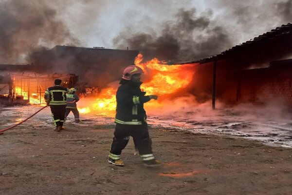 آتش سوزی ورودی کارگاه منوریل کرمانشاه مهار شد
