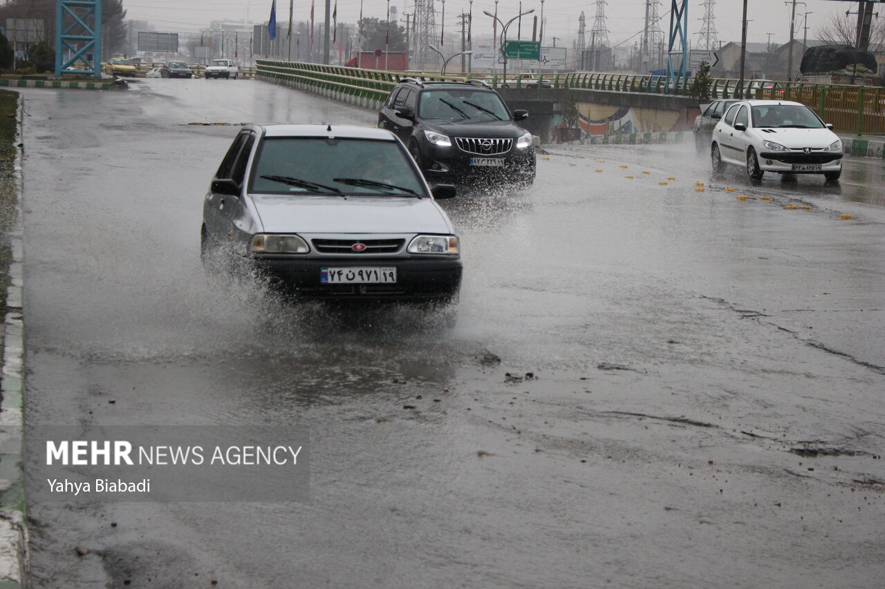 بارش شدید باران در برخی از شهرستان های فارس/طوفان خسارت نداشت