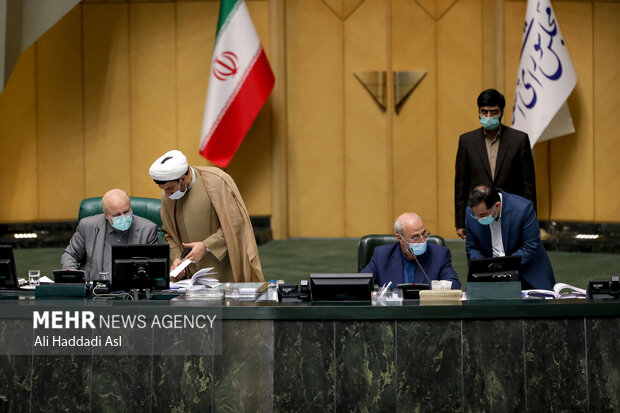 محمد باقر قالیباف رئیس مجلس شورای اسلامی در روز بررسی جزئیات لایحه بودجه ۱۴۰۱ در صحن علنی مجلس شورای اسلامی حضور دارد