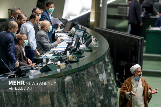 جزئیات لایحه بودجه ۱۴۰۱ صبح روز دو شنبه دوم اسفند ماه در صحن علنی مجلس شورای اسلامی بررسی شد