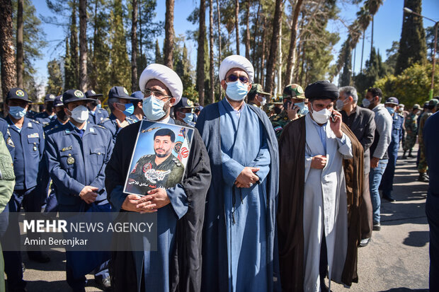 تشییع پیکر «صادق فلاحی» خلبان شهید سانحه هوایی تبریز در شیراز