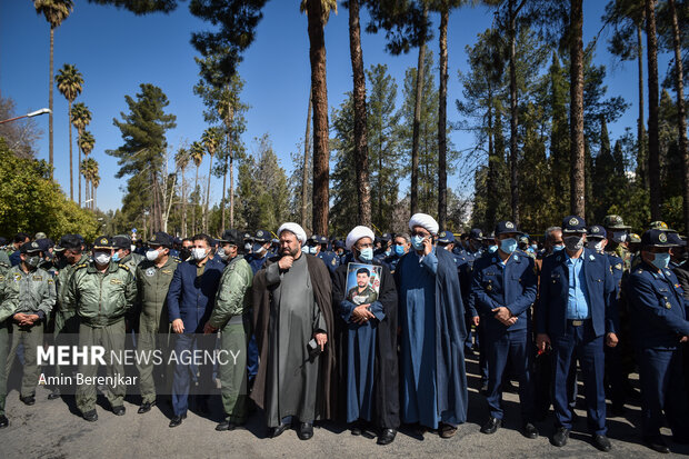 تشییع پیکر «صادق فلاحی» خلبان شهید سانحه هوایی تبریز در شیراز