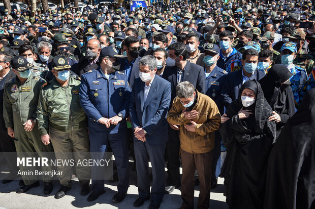 تشییع پیکر «صادق فلاحی» خلبان شهید سانحه هوایی تبریز در شیراز