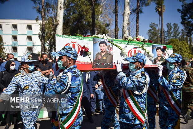 تشییع پیکر «صادق فلاحی» خلبان شهید سانحه هوایی تبریز در شیراز