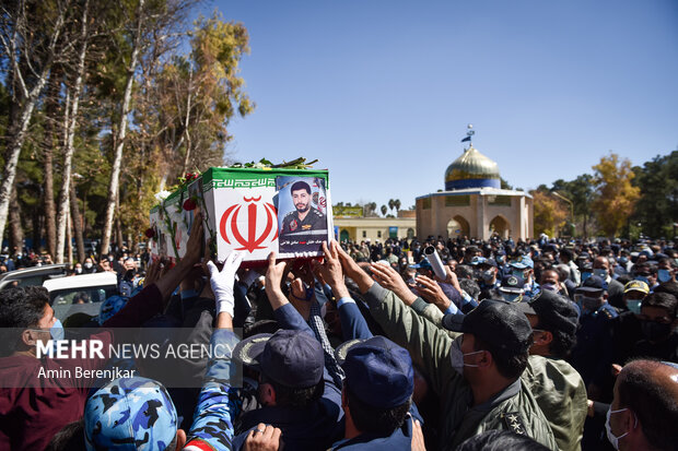 تشییع پیکر «صادق فلاحی» خلبان شهید سانحه هوایی تبریز در شیراز