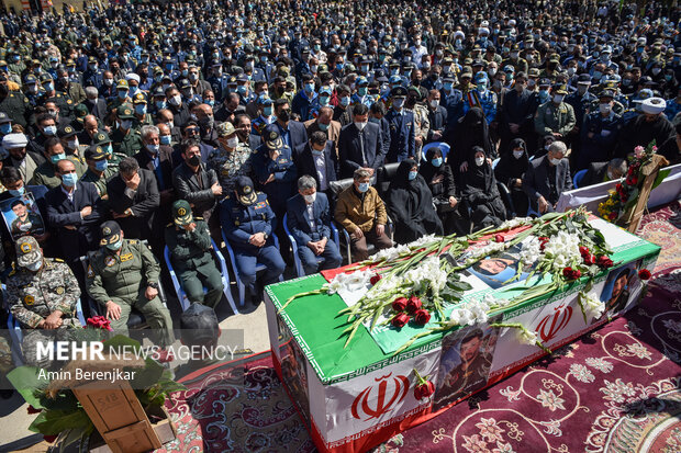 تشییع پیکر «صادق فلاحی» خلبان شهید سانحه هوایی تبریز در شیراز