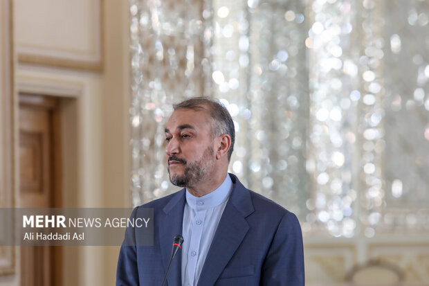 حسین امیر عبداللهیان در در کنفرانس خبری بعد از دیدار با بدر بن حمد البوسعیدی وزیر امور خارجه کشور عمان  حضور دارد