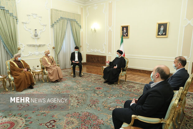 الرئيس الإيراني يؤكد عزم بلاده على تعزيز التعاون مع الدول الصديقة 