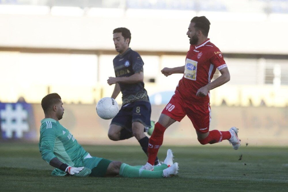 پرسپولیس اولین عقب‌نشینی مخرب را انجام داد/ هدیه «لک» به استقلال