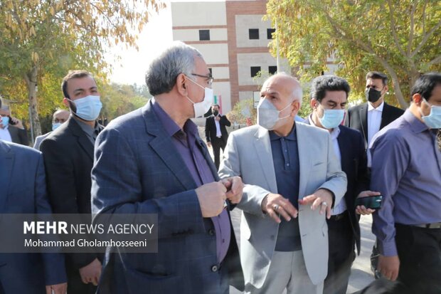 بازدید وزیر بهداشت از بخش‌های درمانی استان بوشهر