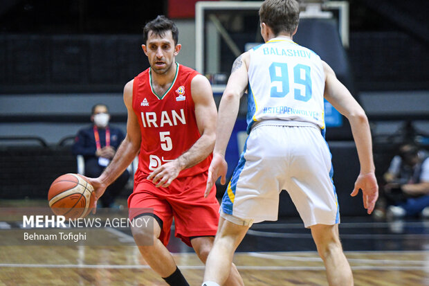 دیدار تیم‌های ملی بسکتبال ایران و قزاقستان در ورزشگاه آزادی برگزار شد