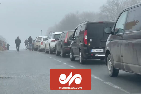 تصاویری از صف طولانی خودروها در مرز اوکراین و اسلواکی