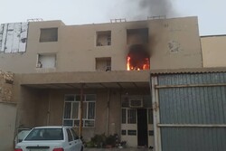 آتش سوزی ساختمان ۲۰ واحدی در شهر خورموج مهار شد