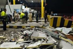 برخورد تریلی با عوارضی آزاد راه خرم‌آباد- بروجرد/ ۲ نفر فوت و ۴ نفر مصدوم شدند