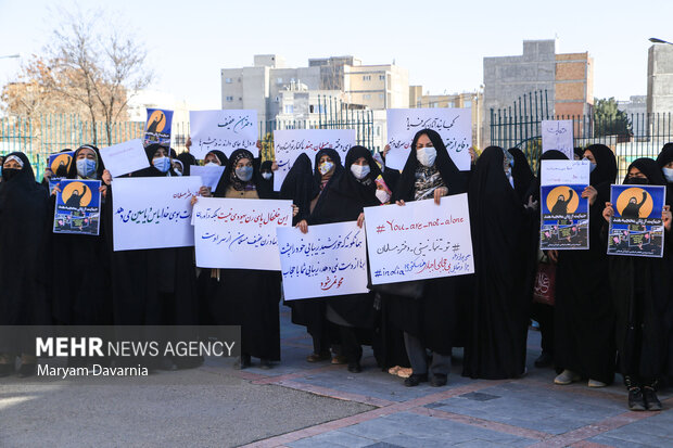 تجمع بانوان و دختران در دفاع از زنان محجبه هند در خراسان شمالی