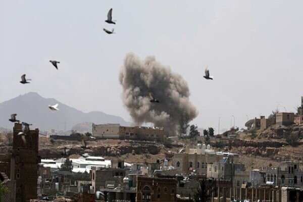 Saudi fighter jets heavily bomb Yemen