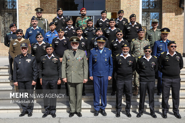 دیدار هیئت عالی رتبه نظامی پاکستان با فرمانده دانشگاه ستاد ارتش