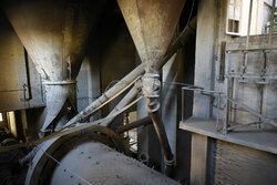 افزایش قیمت سیمان ربطی به قطع برق ندارد