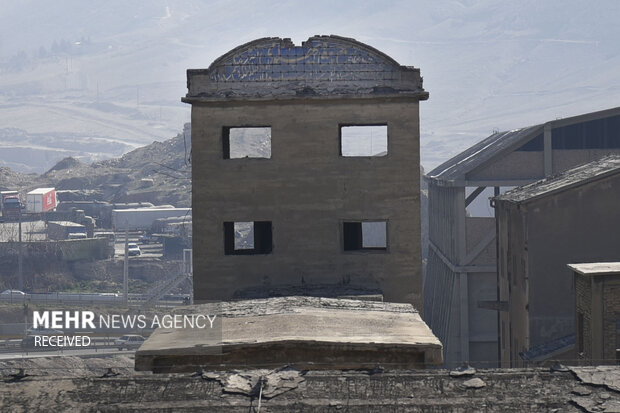 کارخانه سیمان ری در پهنه جنوب تهران، به عنوان نخستین خط تولید سیمان کشور و از قدیمی‌ترین کارخانه‌های ایران به شمار می‌آید