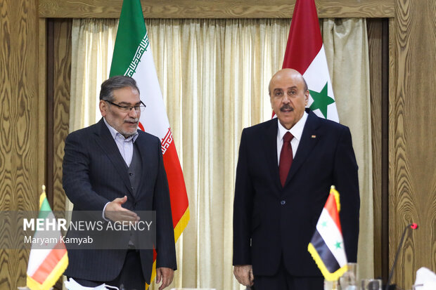علی مملوک رئیس دفتر امنیت ملی سوریه  و علی شمخانی دبیر شورای عالی امنیت ملی دیدار کردند