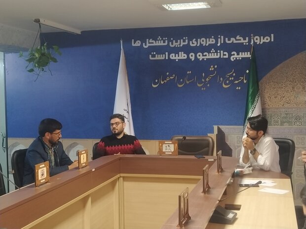 تربیت نیروی متعهد و متخصص هدف انجمن فیلم ققنوس است