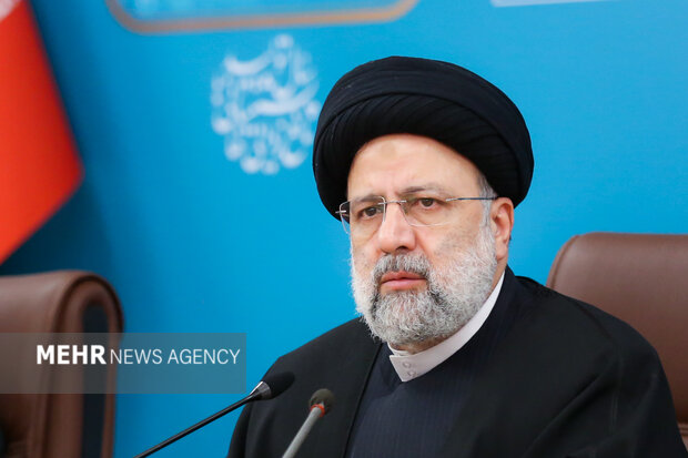 الرئيس الإيراني يعلن عن قرارات إقتصادية صعبة للنهوض بالإقتصاد الايراني
