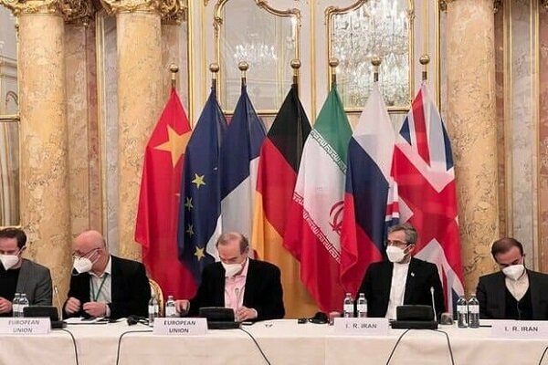 Iran’s top negotiator meets P4+1 representatives in Vienna