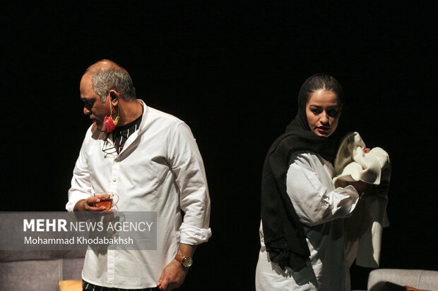 اجرای نمایش مستخدم  در سالن صنوبر پردیس تئاتر شهرزاد برگزار شد